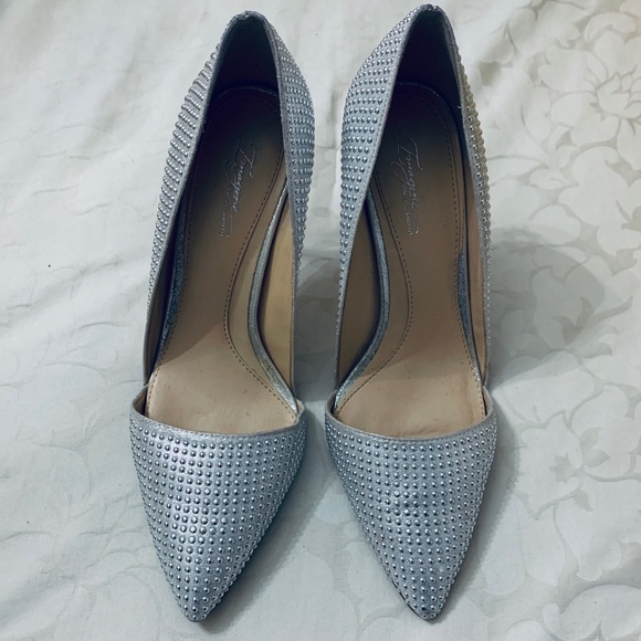 VINCE CAMUTO IMAGINE SEXY IN SILVER HEELS - Picture 3 of 5